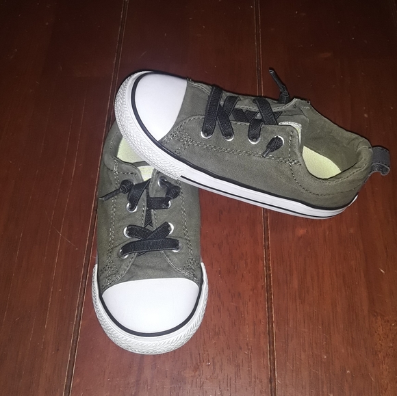 10c boys army green converse - Picture 2 of 7